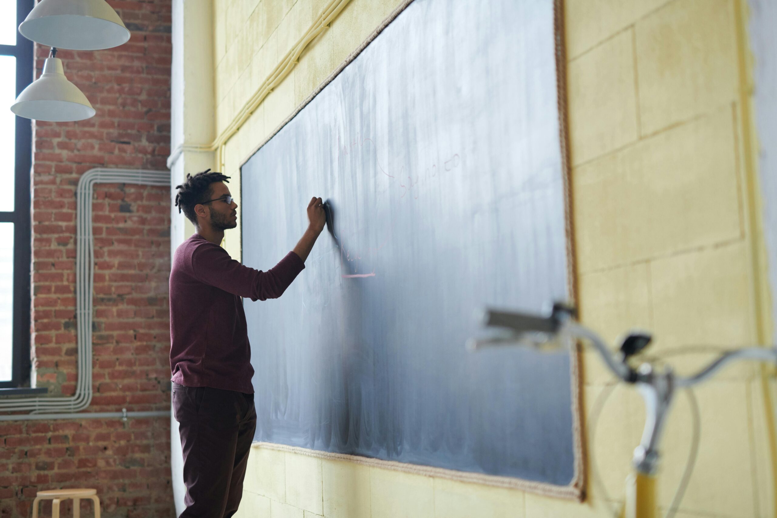 Salaris hbo-docent: wat verdien je als docent in het hoger onderwijs?